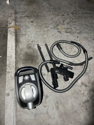 Aspirador 1800W con accesorios