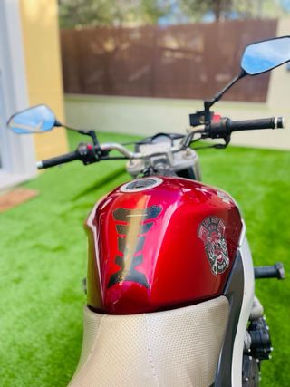 Suzuki GSR 600 Roja/Plata