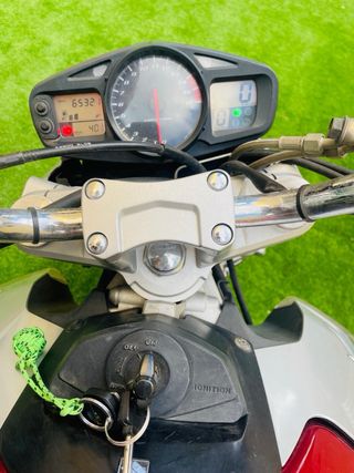 Suzuki GSR 600 Roja/Plata