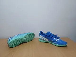 Zapatillas de futsal modelo: PUMA FUTURE 7 PLAY IT