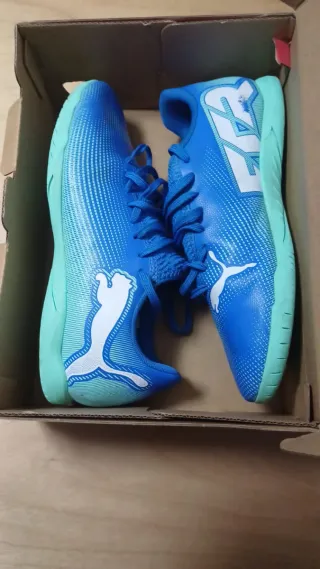 Zapatillas de futsal modelo: PUMA FUTURE 7 PLAY IT