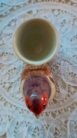 Huevera inglesa de la marca Quail Ceramics