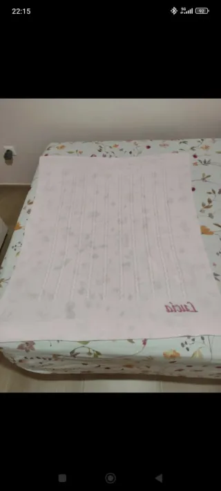 Toquilla bebé rosa palo bordada Lucía