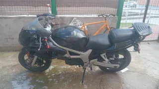 Suzuki Sportbike Negra y Azul vendo o cambio