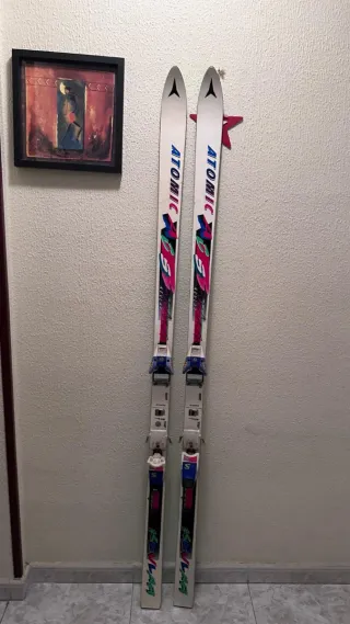 Esquís Dynastar y Atomic