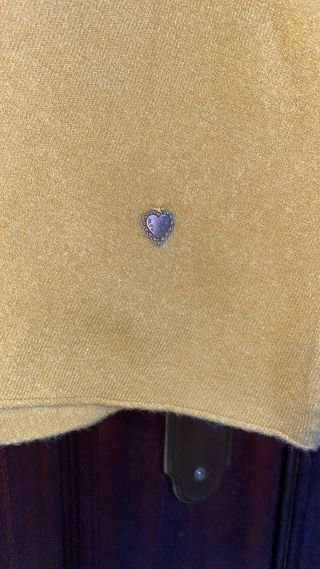 Blusa amarela com mangas de sino