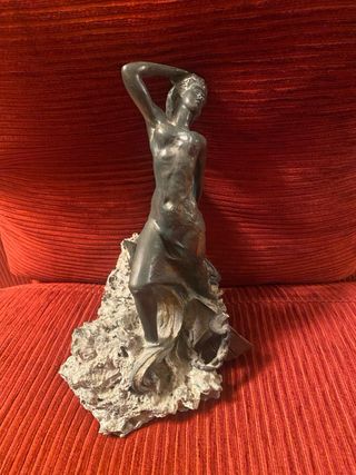 Figura decorativa mujer bailando metal piedra