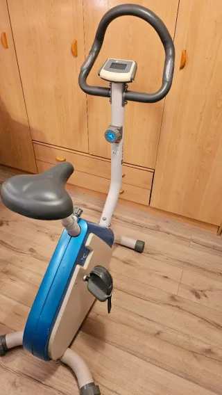Bicicleta Estática Azul y Blanca