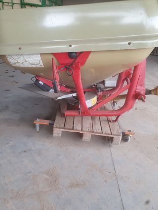 Abonadora Aguirre 1500kg 18m