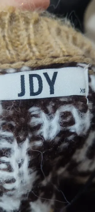 Maglioni uno fantasia beige e marrone e maglia