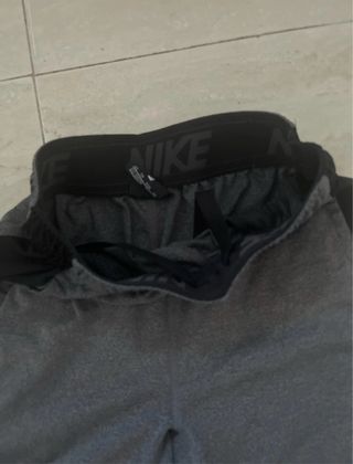 Pantalón corto niño Nike gris y negro