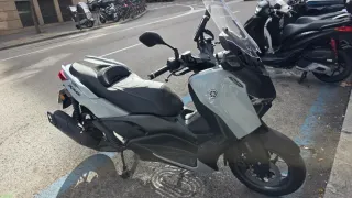 Yamaha XMAX Maxi Scooter Automática
