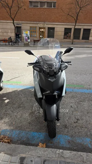 Yamaha XMAX Maxi Scooter Automática