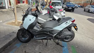 Yamaha XMAX Maxi Scooter Automática