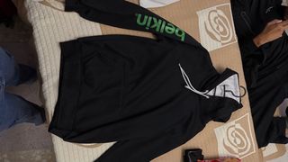 Cazadora con capota negro Belkin