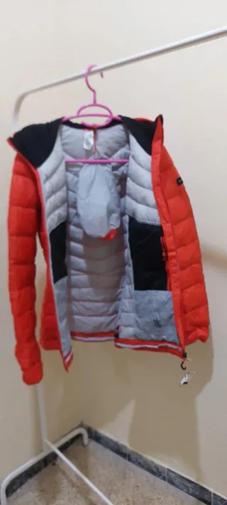 Chaqueta polar roja nueva sin usar