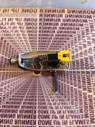 Portacápsula Sony con aguja para tocadiscos