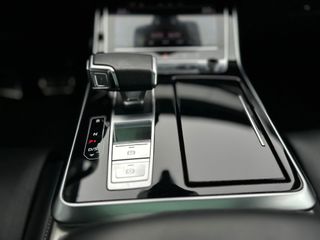 AUDI Q8 60 TFSIe Black Line Pl quattro tip