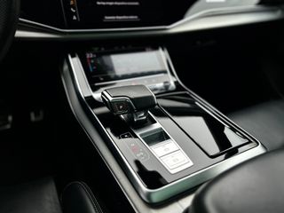 AUDI Q8 60 TFSIe Black Line Pl quattro tip