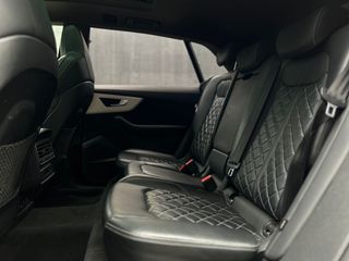 AUDI Q8 60 TFSIe Black Line Pl quattro tip