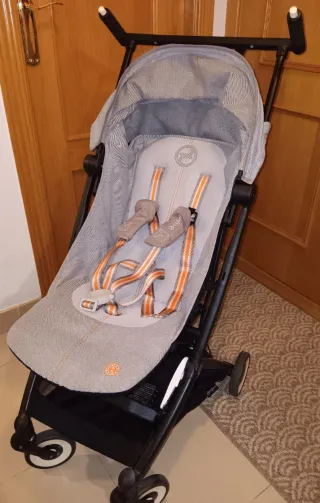 Carrito de bebé Cybex plegable modelo Libelle.