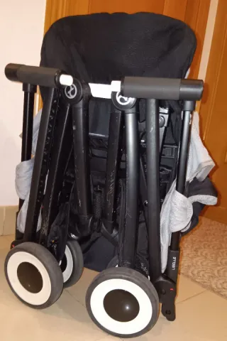 Carrito de bebé Cybex plegable modelo Libelle.