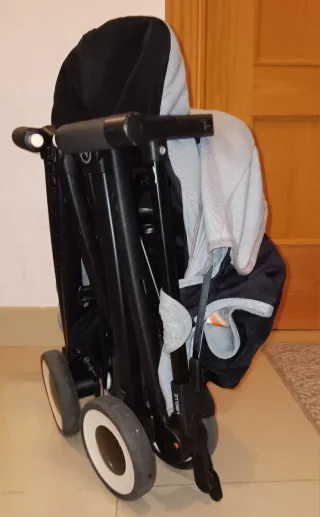 Carrito de bebé Cybex plegable modelo Libelle.