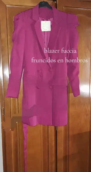 Lote de resto de tienda vestidos, conjuntos y chaq