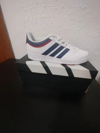 Zapatillas Adidas Blancas y Azules