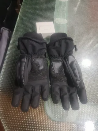Guantes moto talla L + baterías nuevos a estrenar.