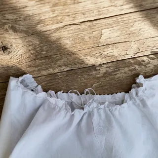 Antiguo camisón de puro lino tejido a mano