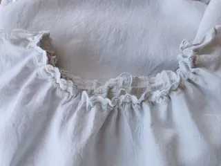 Antiguo camisón de puro lino tejido a mano