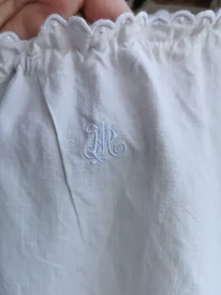 Antiguo camisón de puro lino tejido a mano