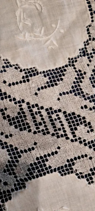 Copriletto Lino Ricamato e Pizzo