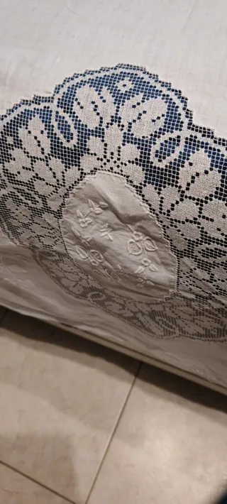 Copriletto Lino Ricamato e Pizzo