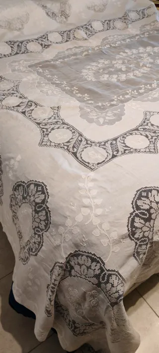 Copriletto Lino Ricamato e Pizzo