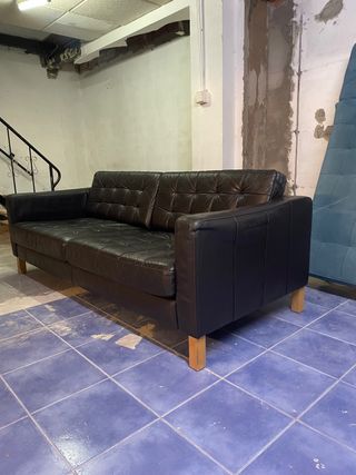 Sofá de piel negro