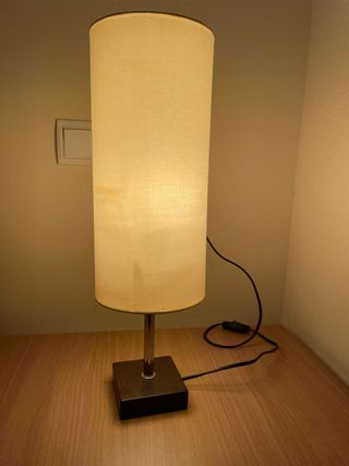 Lámpara de mesilla moderna