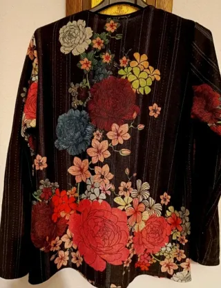 Blusa estampada flores manga larga