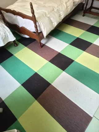 Alfombra de cuadros verde