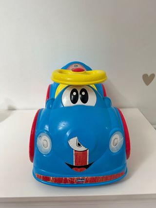 Macchina giocattolo cavalcabile blu e gialla