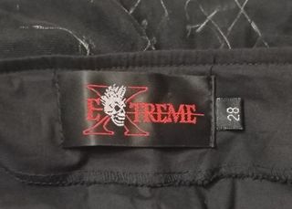 Falda gótica negra con tul y hebillas