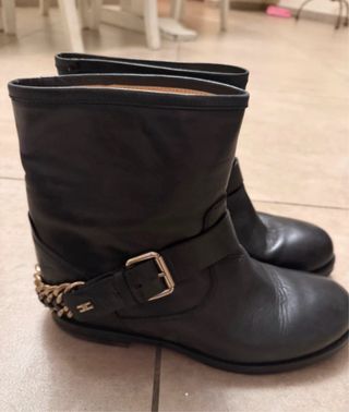 Stivali Elisabetta Franchi neri con catena