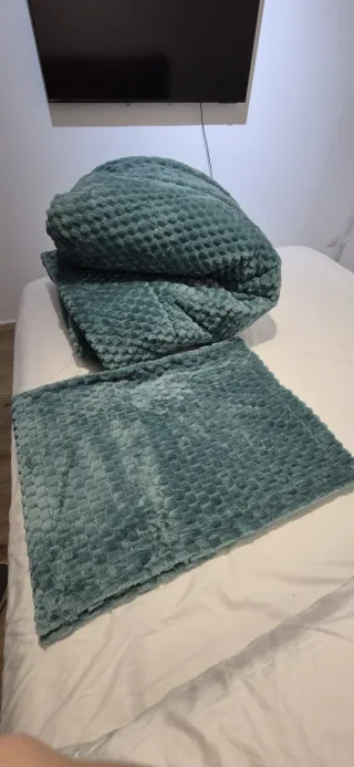 Edredón de forro polar color verde azulado