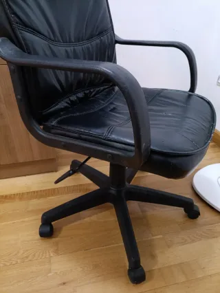 Sillón de oficina negro