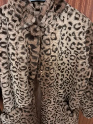 Abrigo estampado leopardo talla S