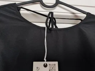 Vestido negro manga abullonada