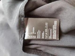 Vestido negro manga abullonada