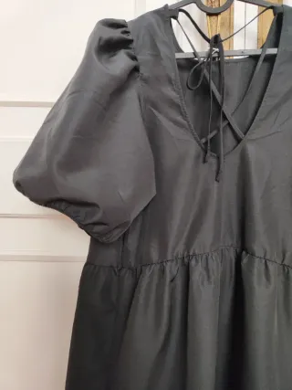 Vestido negro manga abullonada