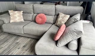 Sofá chaise longue gris y rosa